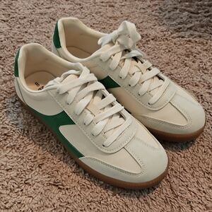 Classic White and Green Womens Casual Sneakers